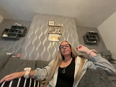 Anastasia-BlondeXX online show from 06-17-26, 10:39
