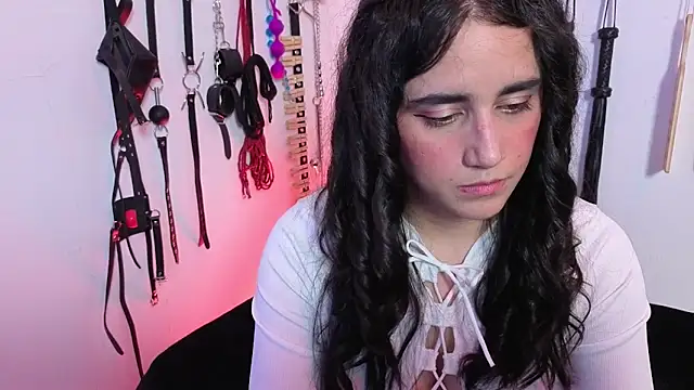 elowen halley1 online show from 04-25-26, 07:33