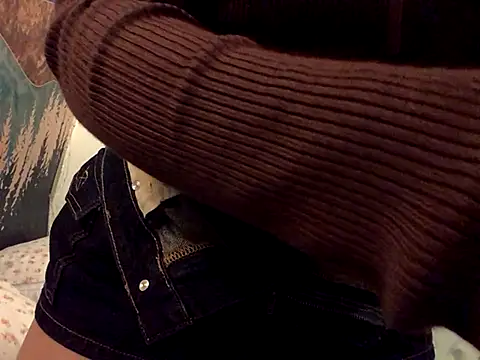 Snapshot of AuraLush chatting on 09-23-25, 03:09 AuraLush online show from 09-23-25, 03:09