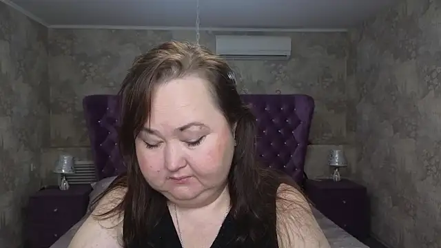 Eloisa Eliot online show from 10-27-25, 02:54