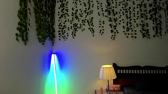 Ariana Spring online show from 10-17-25, 03:31