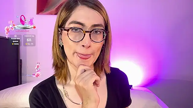 Snapshot of rousseblossom chatting on 09-15-25, 11:16 rousseblossom online show from 09-15-25, 11:16