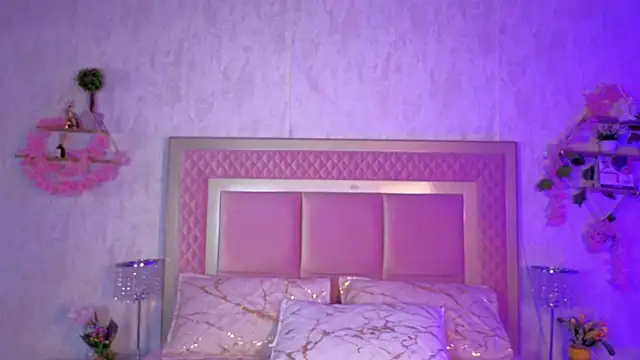 Snapshot of AlanaOdison chatting on 09-15-25, 05:07 AlanaOdison online show from 09-15-25, 05:07