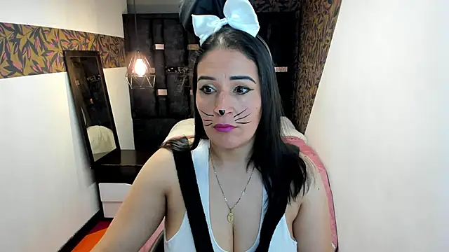 Snapshot of Barbara_fox__ chatting on 10-31-25, 03:40 Barbara fox online show from 10-31-25, 03:40