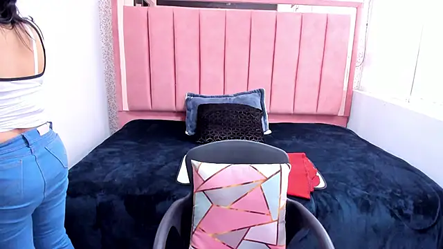 Snapshot of Barbara_fox__ chatting on 11-19-25, 12:05 Barbara fox online show from 11-19-25, 12:05