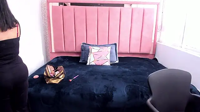 Snapshot of Barbara_fox__ chatting on 11-25-25, 11:54 Barbara fox online show from 11-25-25, 11:54