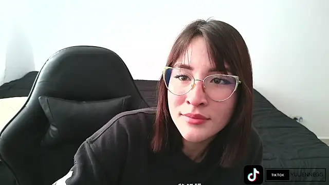 Snapshot of Yulienneg chatting on 10-06-25, 09:23 Yulienneg online show from 10-06-25, 09:23