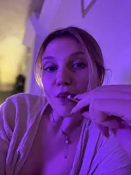 Emaline Fane online show from 12-22-25, 06:27