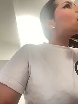 Mia garcia28 online show from 11-18-25, 08:02