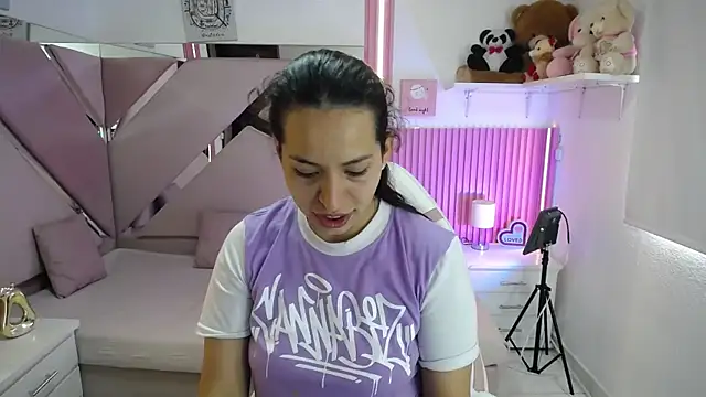 Snapshot of Mia_garcia28 chatting on 06-13-26, 02:48 Mia garcia28 online show from 06-13-26, 02:48