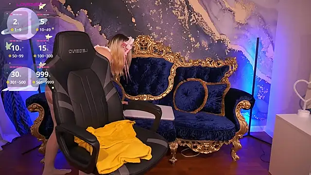 Snapshot of LilElfie chatting on 11-19-25, 09:48 LilElfie online show from 11-19-25, 09:48