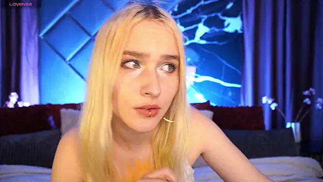 LilElfie online show from 03-12-26, 10:05