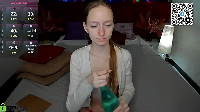 Mia E1fie online show from 03-30-26, 12:00