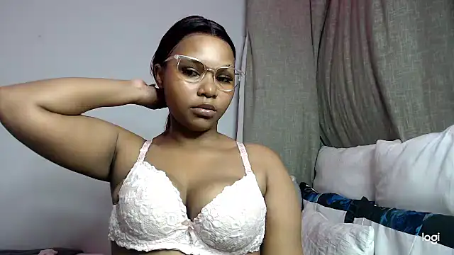 Snapshot of DarrkDeeva68 chatting on 11-11-25, 05:24 DarrkDeeva68 online show from 11-11-25, 05:24