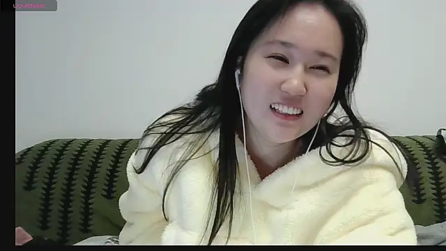 Snapshot of Belinda66 chatting on 12-13-25, 07:53 Belinda66 online show from 12-13-25, 07:53