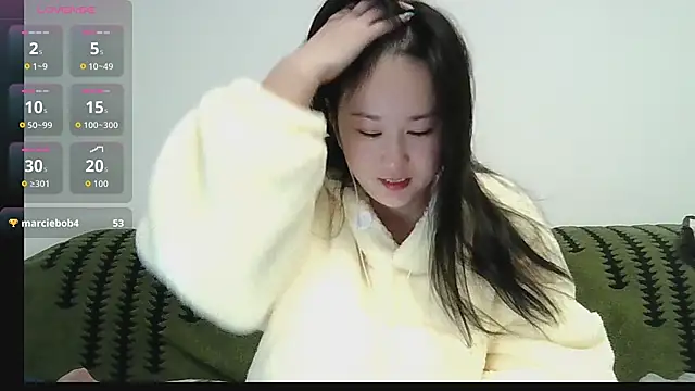 Snapshot of Belinda66 chatting on 12-17-25, 02:23 Belinda66 online show from 12-17-25, 02:23