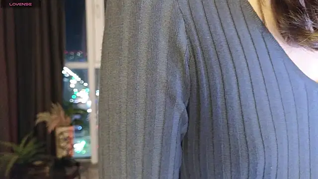 Snapshot of DebiHenks chatting on 10-29-25, 06:09 DebiHenks online show from 10-29-25, 06:09