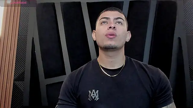 Snapshot of marco_garciia_ chatting on 09-19-25, 11:16 marco garciia online show from 09-19-25, 11:16