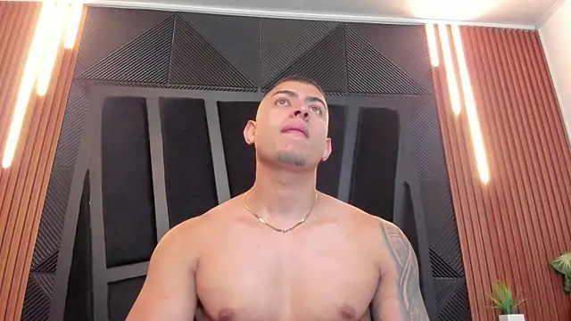 Snapshot of marco_garciia_ chatting on 09-20-25, 11:17 marco garciia online show from 09-20-25, 11:17