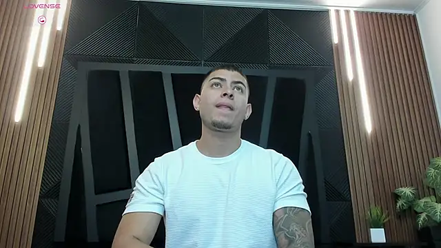 Snapshot of marco_garciia_ chatting on 09-24-25, 11:19 marco garciia online show from 09-24-25, 11:19