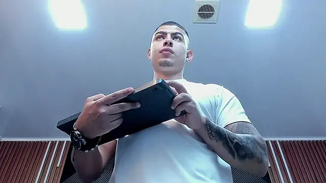 Snapshot of marco_garciia_ chatting on 09-27-25, 11:10 marco garciia online show from 09-27-25, 11:10