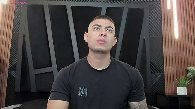 Snapshot of marco_garciia_ chatting on 09-28-25, 02:11 marco garciia online show from 09-28-25, 02:11