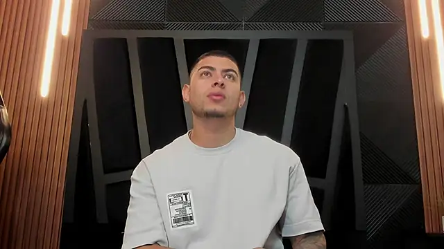 Snapshot of marco_garciia_ chatting on 10-09-25, 11:14 marco garciia online show from 10-09-25, 11:14