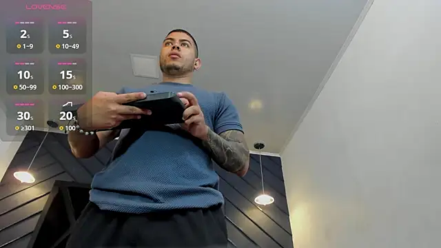 Snapshot of marco_garciia_ chatting on 10-29-25, 01:30 marco garciia online show from 10-29-25, 01:30