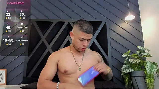 Snapshot of marco_garciia_ chatting on 10-30-25, 11:16 marco garciia online show from 10-30-25, 11:16