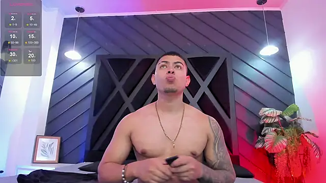 Snapshot of marco_garciia_ chatting on 11-18-25, 11:15 marco garciia online show from 11-18-25, 11:15