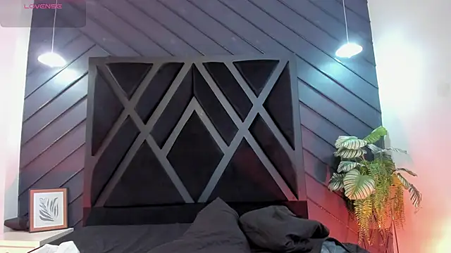 Snapshot of marco_garciia_ chatting on 11-21-25, 11:14 marco garciia online show from 11-21-25, 11:14