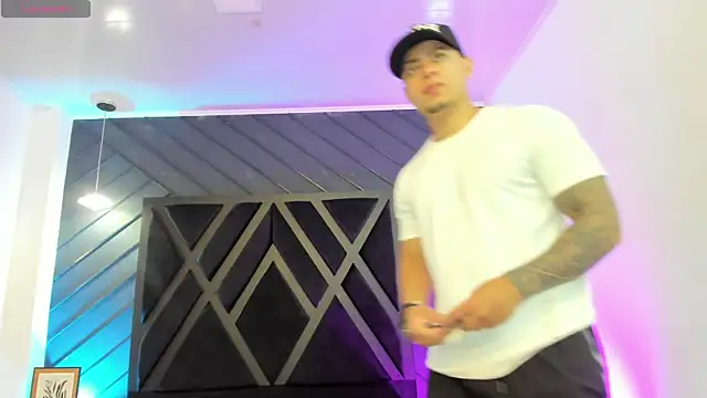 Snapshot of marco_garciia_ chatting on 12-04-25, 11:13 marco garciia online show from 12-04-25, 11:13