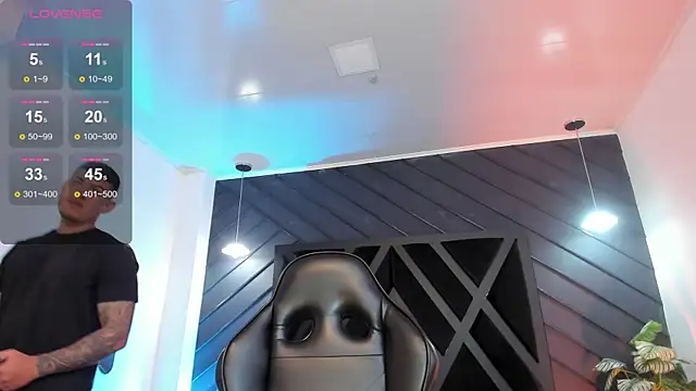 Snapshot of marco_garciia_ chatting on 12-15-25, 11:20 marco garciia online show from 12-15-25, 11:20