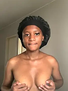 Snapshot of sweetcake87 chatting on 10-15-25, 11:32 sweetcake87 online show from 10-15-25, 11:32