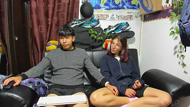 Snapshot of Donuts_DD chatting on 09-30-25, 07:02 Donuts DD online show from 09-30-25, 07:02