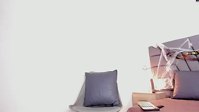 Snapshot of Maia_520 chatting on 10-14-25, 06:20 Maia 520 online show from 10-14-25, 06:20