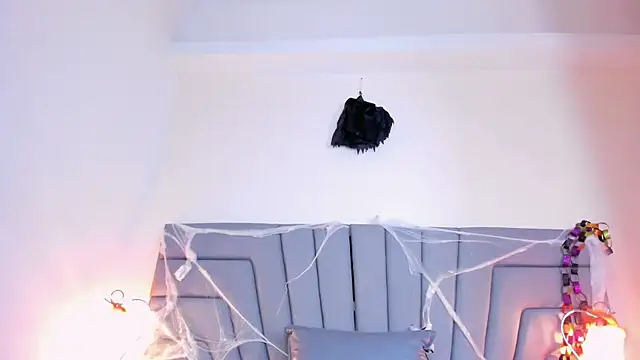 Snapshot of Maia_520 chatting on 10-28-25, 05:48 Maia 520 online show from 10-28-25, 05:48