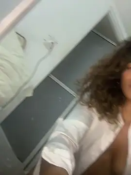 Snapshot of sienna_glow chatting on 03-01-26, 12:12 sienna glow online show from 03-01-26, 12:12