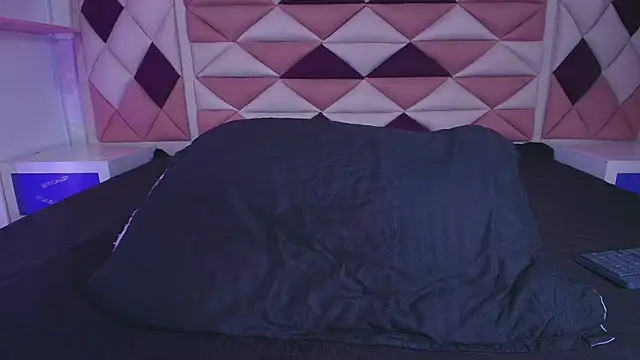 Snapshot of valecastro_ chatting on 09-18-25, 07:16 valecastro  online show from 09-18-25, 07:16