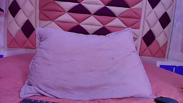 valecastro  online show from 11-12-25, 07:13