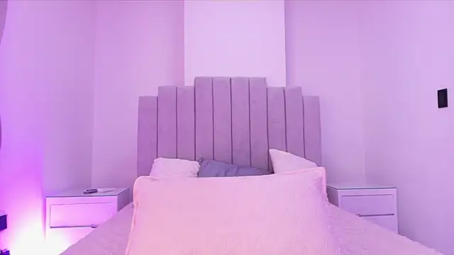 valecastro  online show from 11-25-25, 07:14