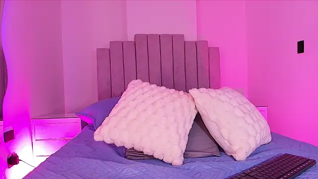 valecastro  online show from 11-29-25, 08:01