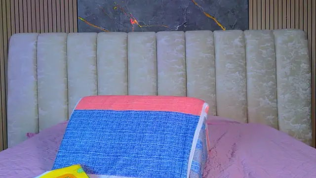 valecastro  online show from 12-17-25, 07:20