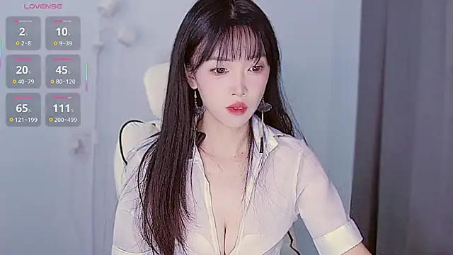 Snapshot of XiaoNana_ chatting on 10-25-25, 01:24 XiaoNana online show from 10-25-25, 01:24