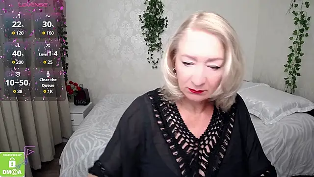 hunters woman online show from 09-23-25, 12:08