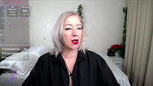 Snapshot of hunters_woman chatting on 05-29-26, 07:06 hunters woman online show from 05-29-26, 07:06