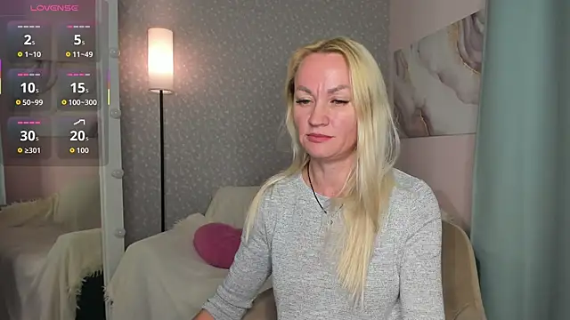 Snapshot of KiraSun chatting on 11-06-25, 12:06 KiraSun online show from 11-06-25, 12:06