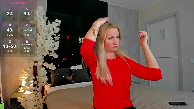 Snapshot of KiraSun chatting on 12-19-25, 11:50 KiraSun online show from 12-19-25, 11:50