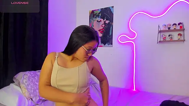 Snapshot of Dilan_and_Mia chatting on 12-21-25, 07:21 Dilan and Mia online show from 12-21-25, 07:21