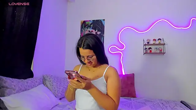 Snapshot of Dilan_and_Mia chatting on 01-06-26, 02:54 Dilan and Mia online show from 01-06-26, 02:54